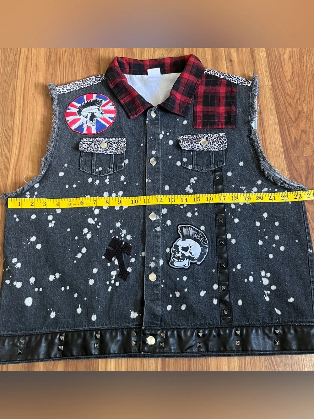 Spirit Halloween Punk Rockstar Vest Stud Skull Patches Bleach Splatter Emo L/XL